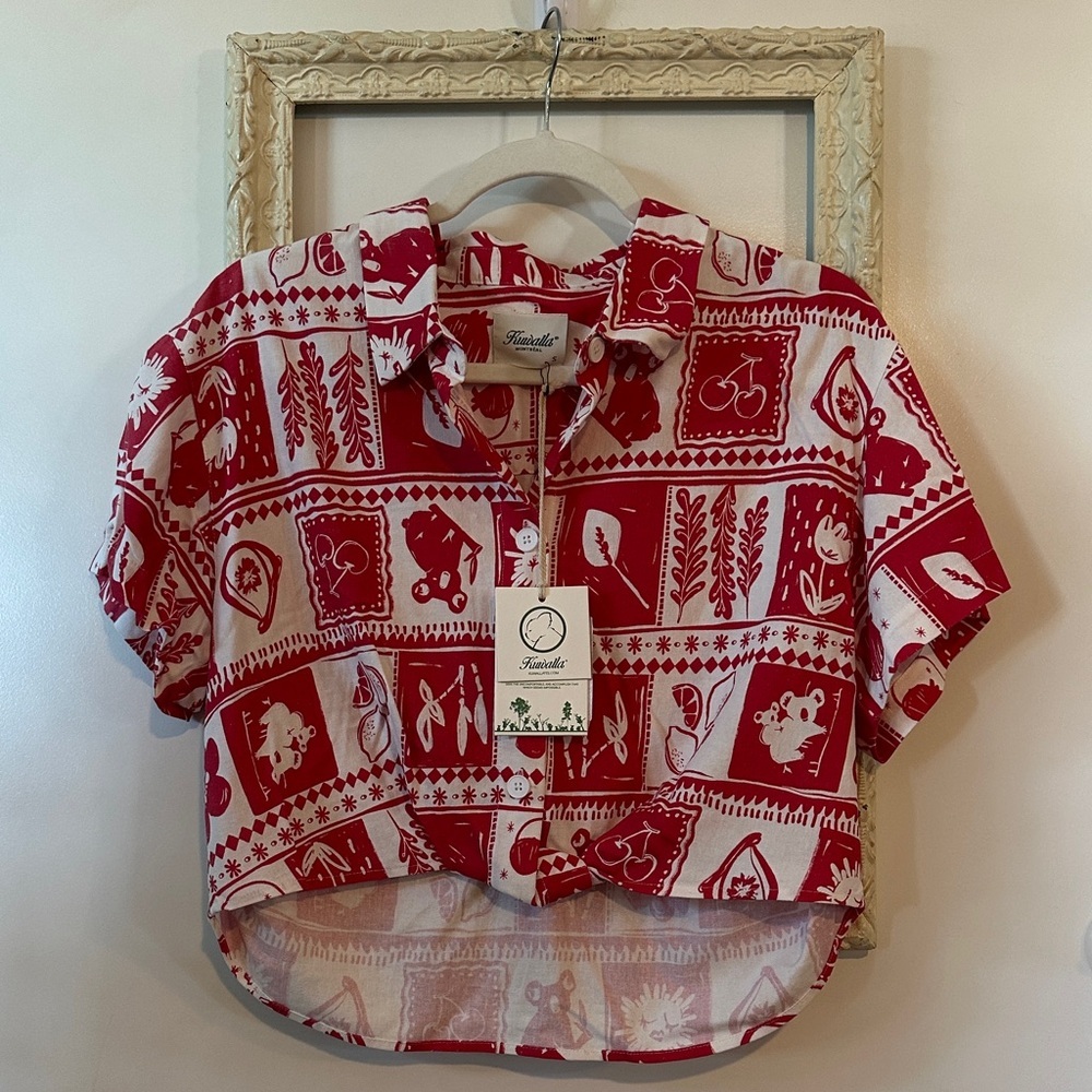 KUWALLA | Hawaiian Red and White Patterned Women's Short Sleeve Crop Knot Top - Picture 2 of 11